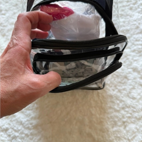 New Green Day 2025 Official VIP Merch Set – Clear Crossbody Bag, Bandana & Socks - Picture 7 of 9